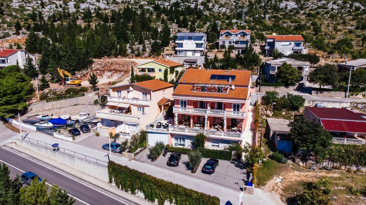 Apartments By The Sea Starigrad, Paklenica - 16421 Exteriér fotografie